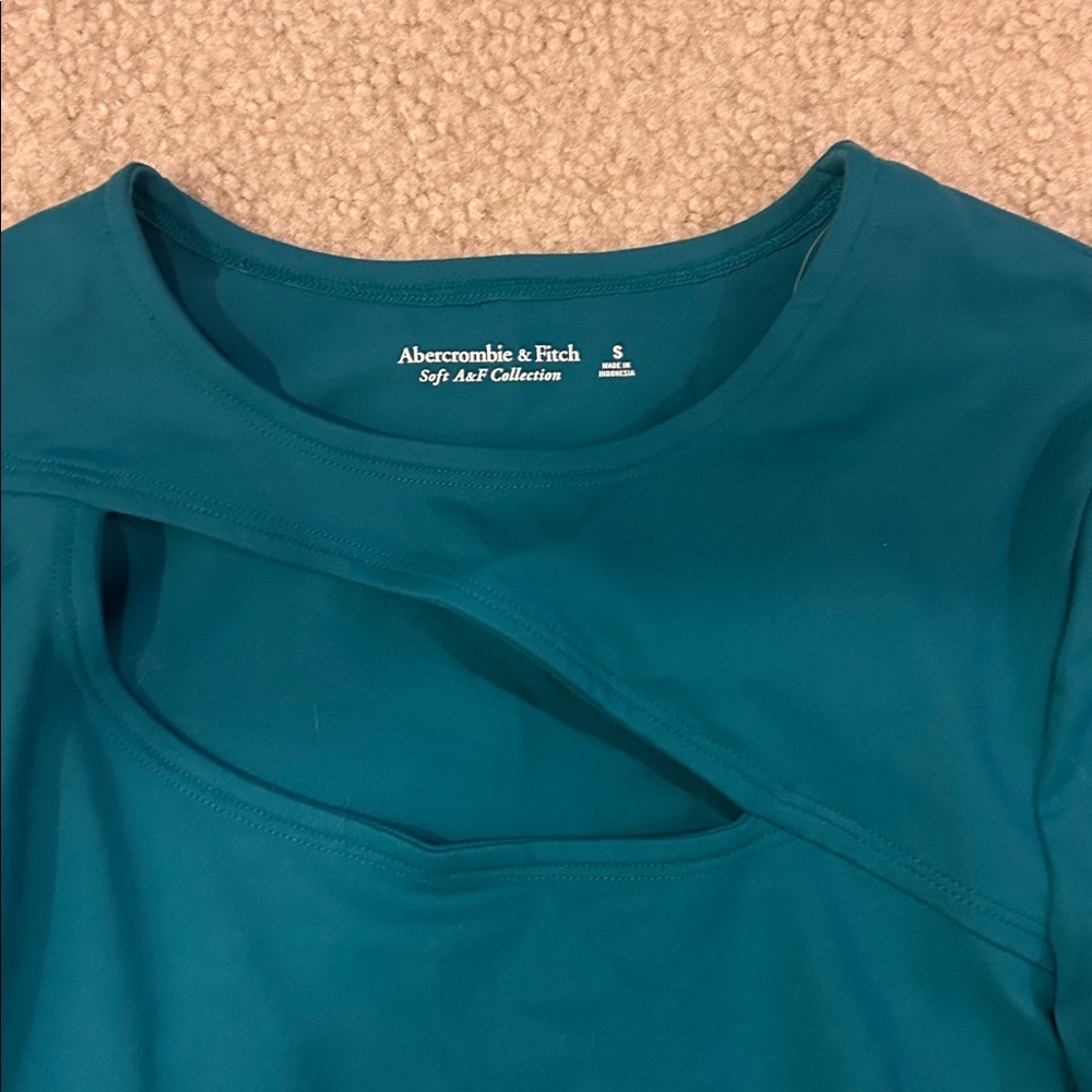 NWT Abercrombie & Fitch long-sleeve asymmetrical cutout bodysuit - Picture 3 of 5